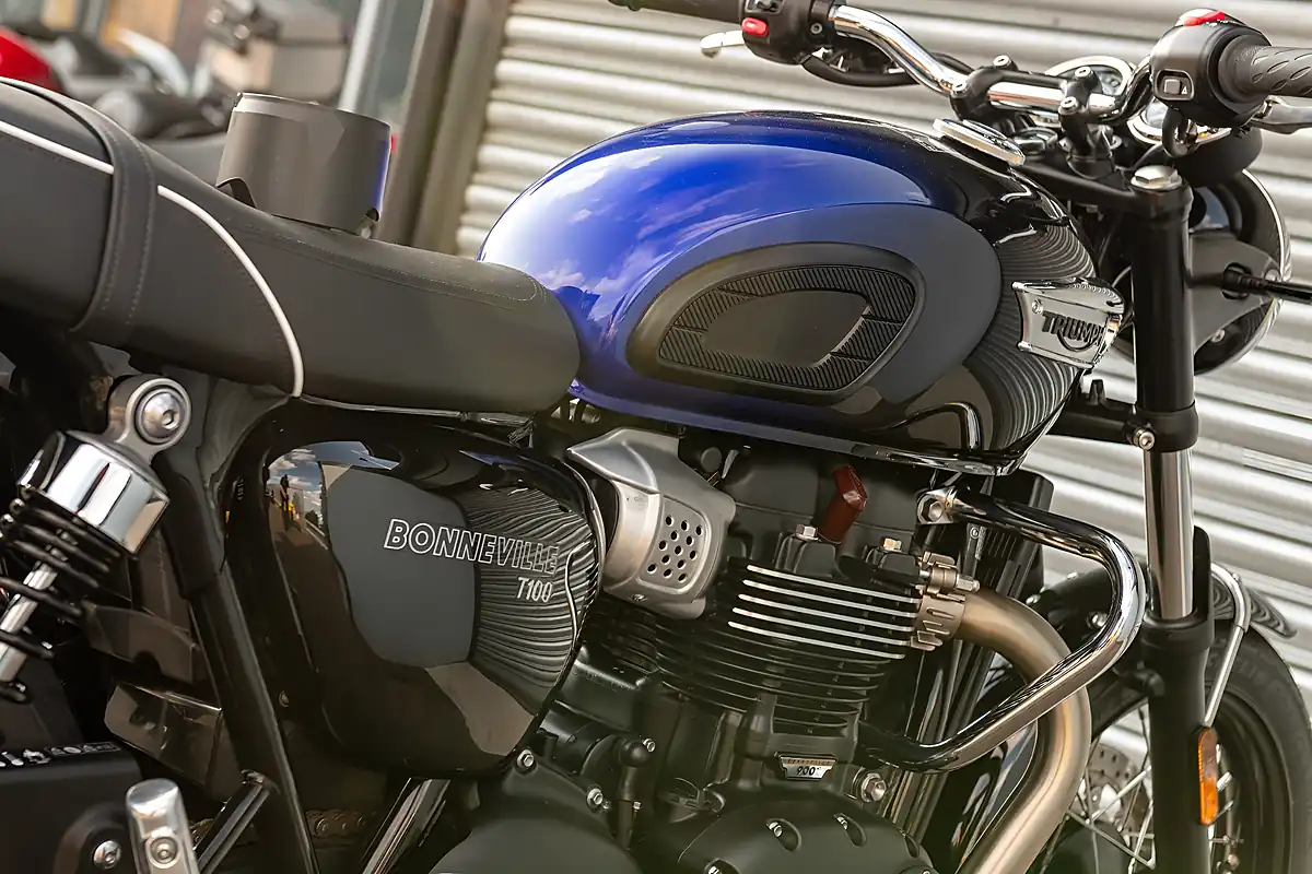 Used 2024 Triumph Bonneville T100 Stealth Edition Sapphire Blue / Silver Blue - Interior and Exterior details 10