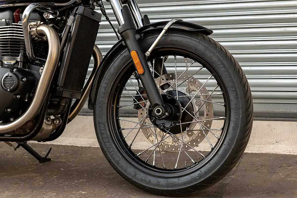 Used 2024 Triumph Bonneville T100 Stealth Edition Sapphire Blue / Silver Blue - Interior and Exterior details 15