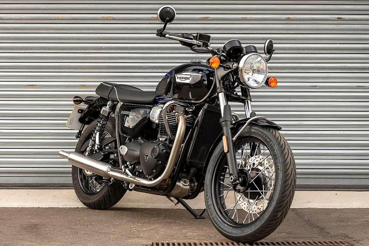 Used 2024 Triumph Bonneville T100 Stealth Edition Sapphire Blue / Silver Blue - Interior and Exterior details 2