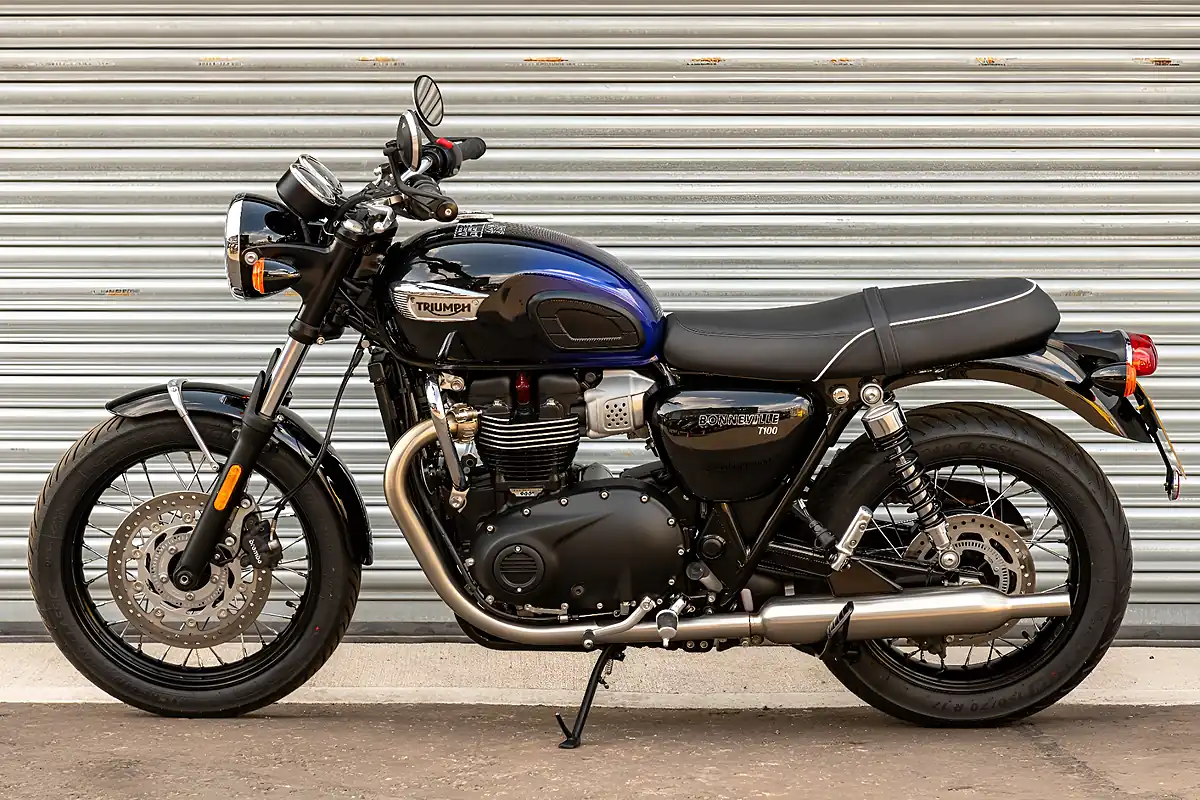 Used 2024 Triumph Bonneville T100 Stealth Edition Sapphire Blue / Silver Blue - Interior and Exterior details 5