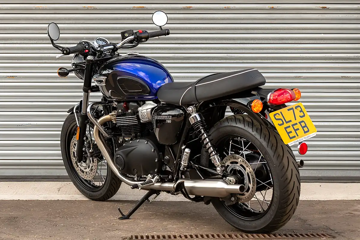 Used 2024 Triumph Bonneville T100 Stealth Edition Sapphire Blue / Silver Blue - Interior and Exterior details 6