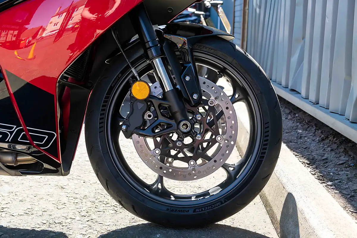 Used 2024 Triumph Daytona 660 Carnival Red / Sapphire Black - Interior and Exterior details 12