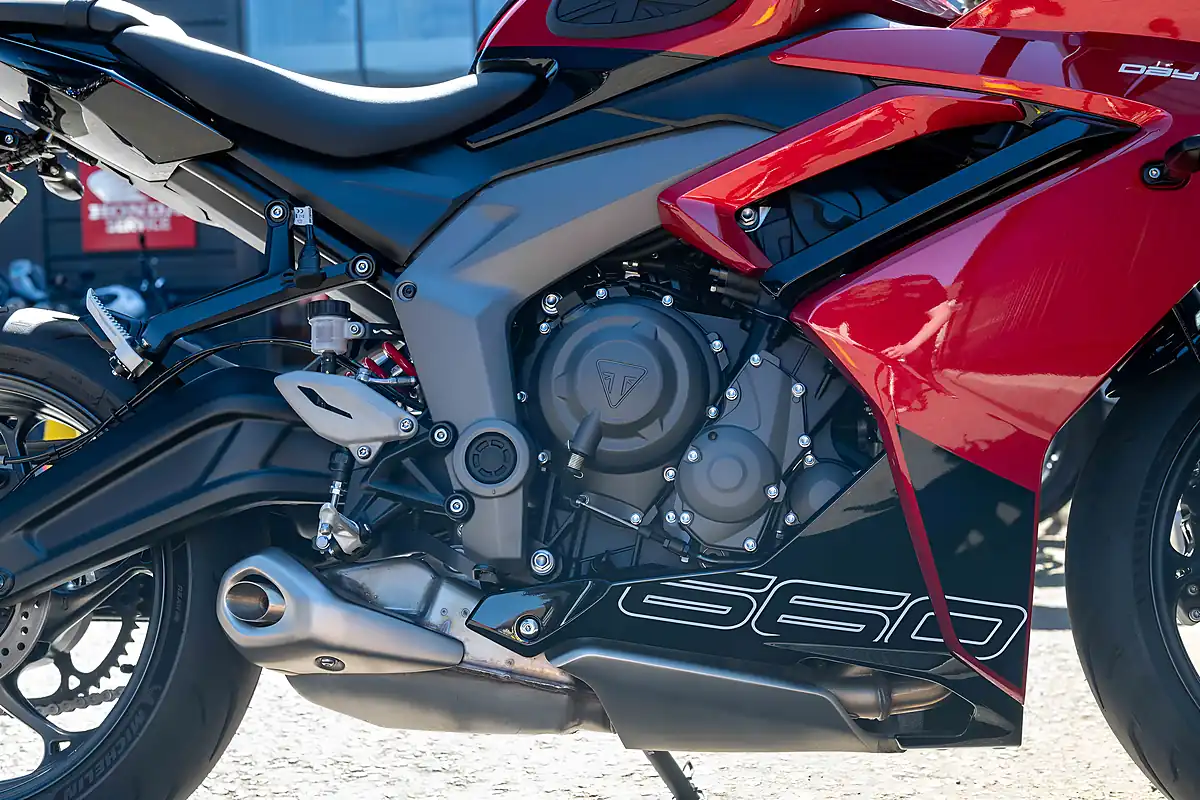 Used 2024 Triumph Daytona 660 Carnival Red / Sapphire Black - Interior and Exterior details 13