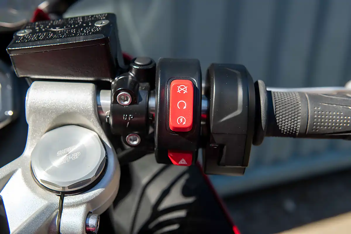 Used 2024 Triumph Daytona 660 Carnival Red / Sapphire Black - Interior and Exterior details 17