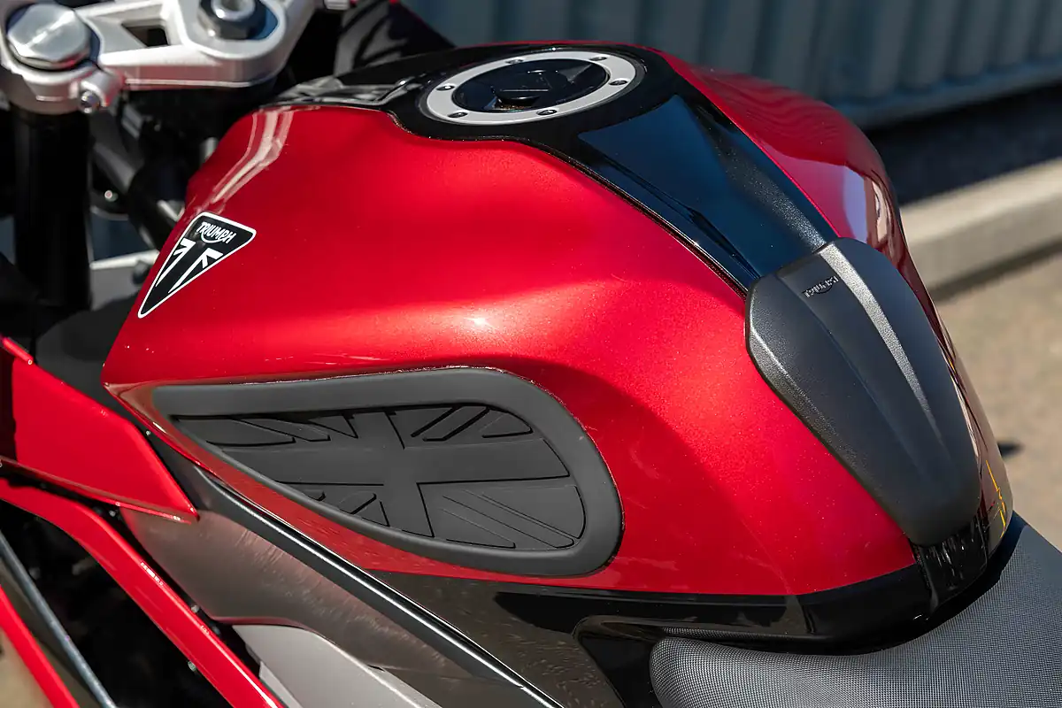 Used 2024 Triumph Daytona 660 Carnival Red / Sapphire Black - Interior and Exterior details 18