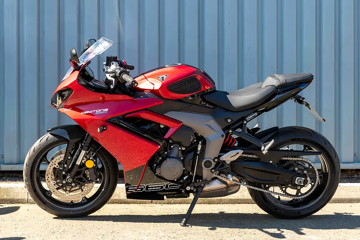 Used 2024 Triumph Daytona 660 Carnival Red / Sapphire Black - Interior and Exterior details 5