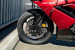 Used 2024 Triumph Daytona 660 Carnival Red / Sapphire Black - Interior and Exterior details 9