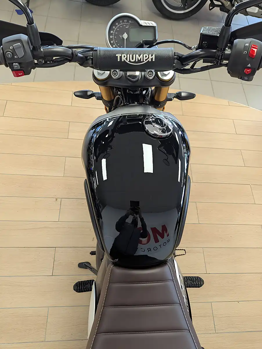 Used 2024 Triumph Scrambler 400 Modern Classics Black - Interior and Exterior details 14