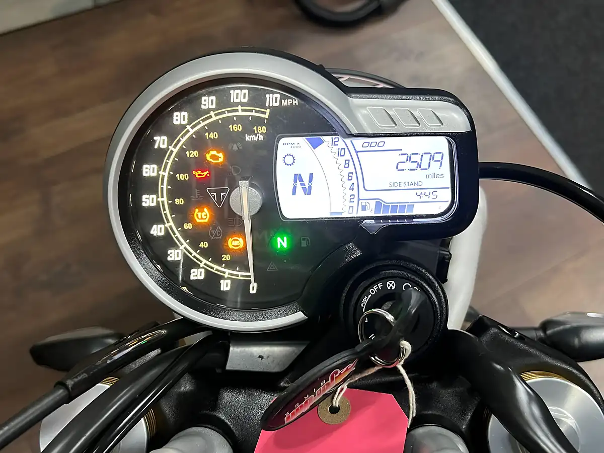 Used 2024 Triumph Scrambler 400 Modern Classics Green - Interior and Exterior details 7