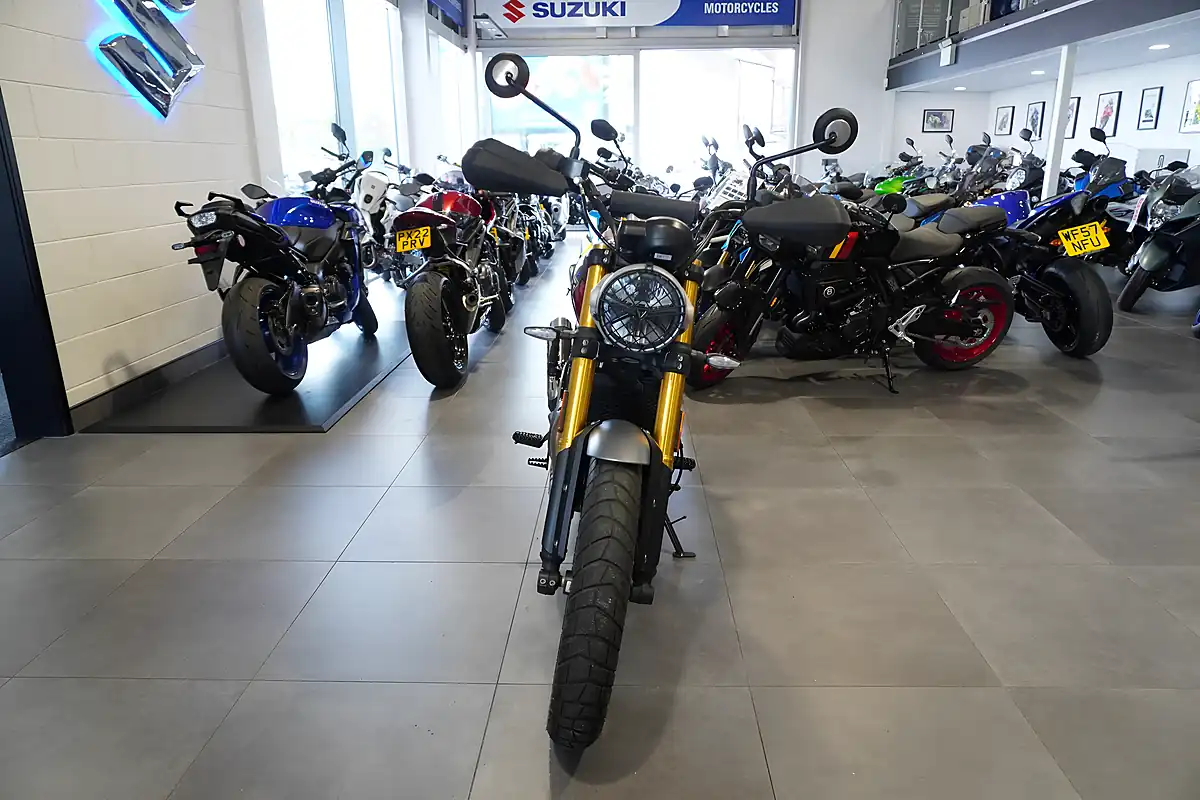Used 2024 Triumph Scrambler 400 X Red Metallic - Interior and Exterior details 3