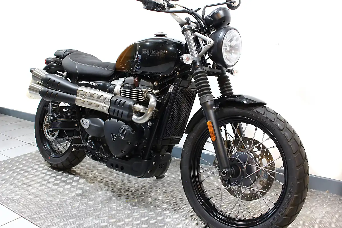 Used 2024 Triumph Scrambler 900 Orange Stealth Orange - Interior and Exterior details 2