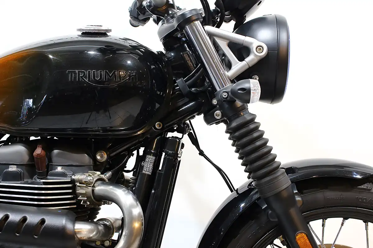 Used 2024 Triumph Scrambler 900 Orange Stealth Orange - Interior and Exterior details 4