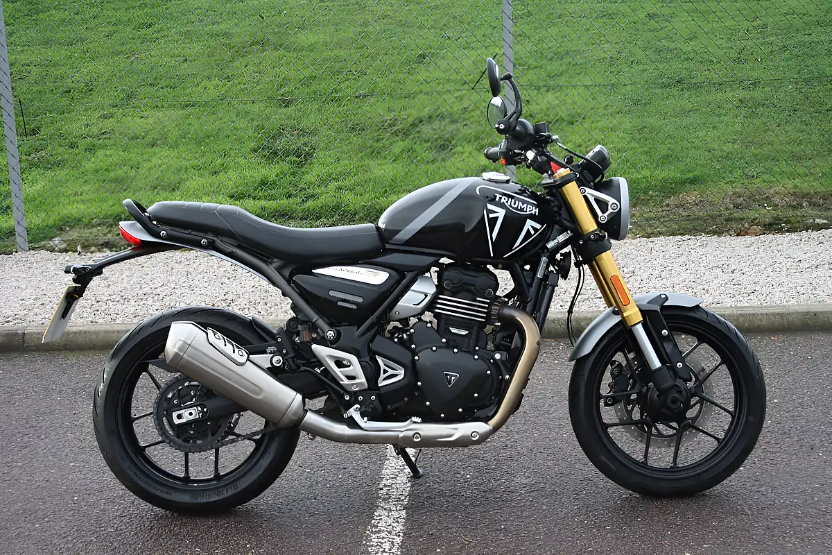 Used 2024 Triumph Speed 400 Black/Grey - Front View