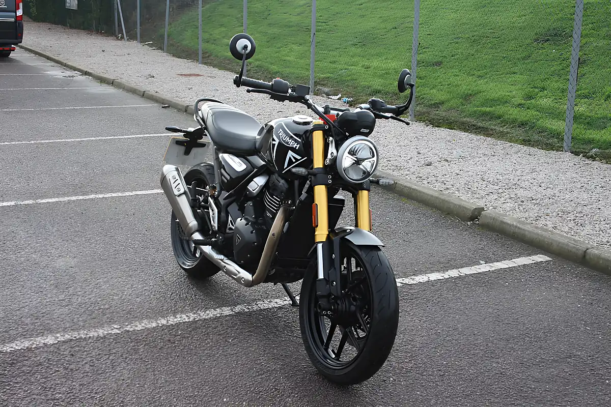 Used 2024 Triumph Speed 400 Black/Grey - Interior and Exterior details 4