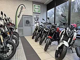Used 2024 Triumph Speed 400 Blue - Interior and Exterior details 12