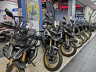 Used 2024 Triumph Speed 400 Blue - Interior and Exterior details 13