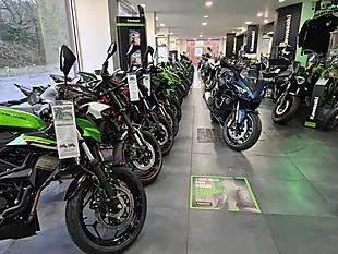 Used 2024 Triumph Speed 400 Blue - Interior and Exterior details 14