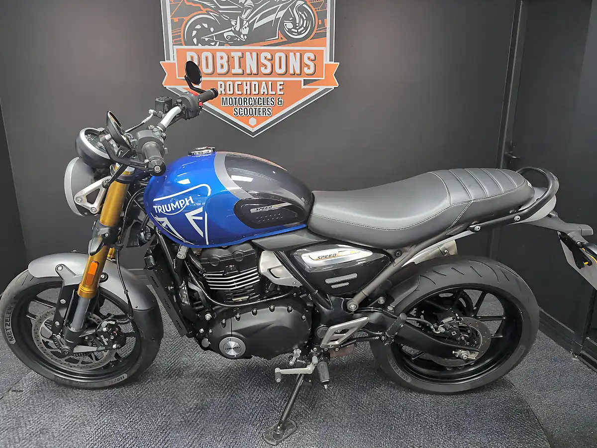 Used 2024 Triumph Speed 400 Blue - Interior and Exterior details 7