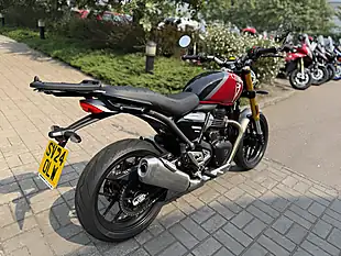 Used 2024 Triumph Speed 400 Red/Grey - Interior and Exterior details 10