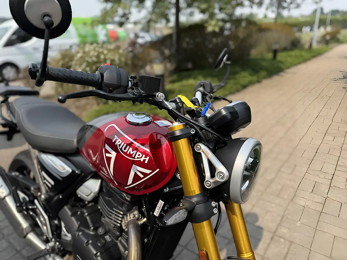Used 2024 Triumph Speed 400 Red/Grey - Interior and Exterior details 15