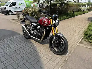 Used 2024 Triumph Speed 400 Red/Grey - Interior and Exterior details 4