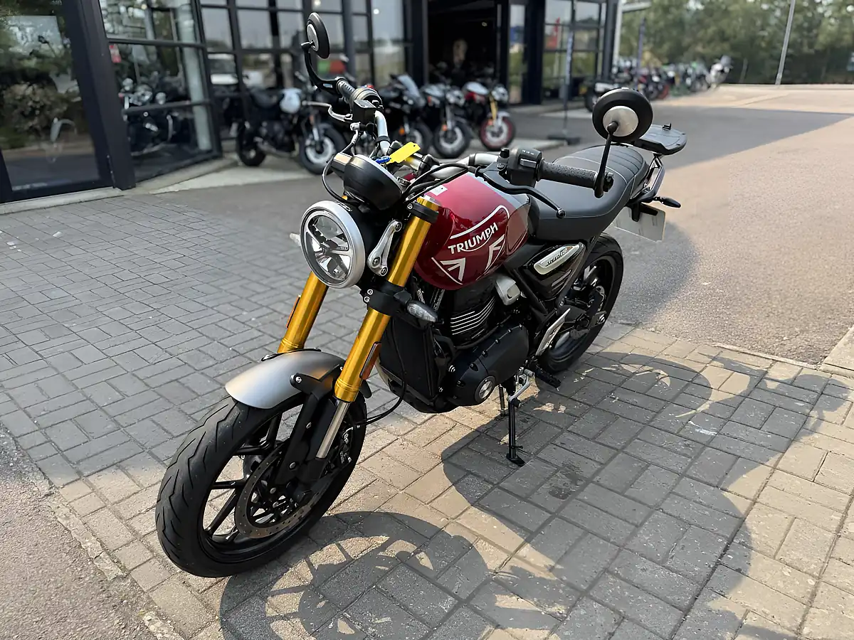 Used 2024 Triumph Speed 400 Red/Grey - Interior and Exterior details 6