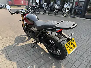 Used 2024 Triumph Speed 400 Red/Grey - Interior and Exterior details 8