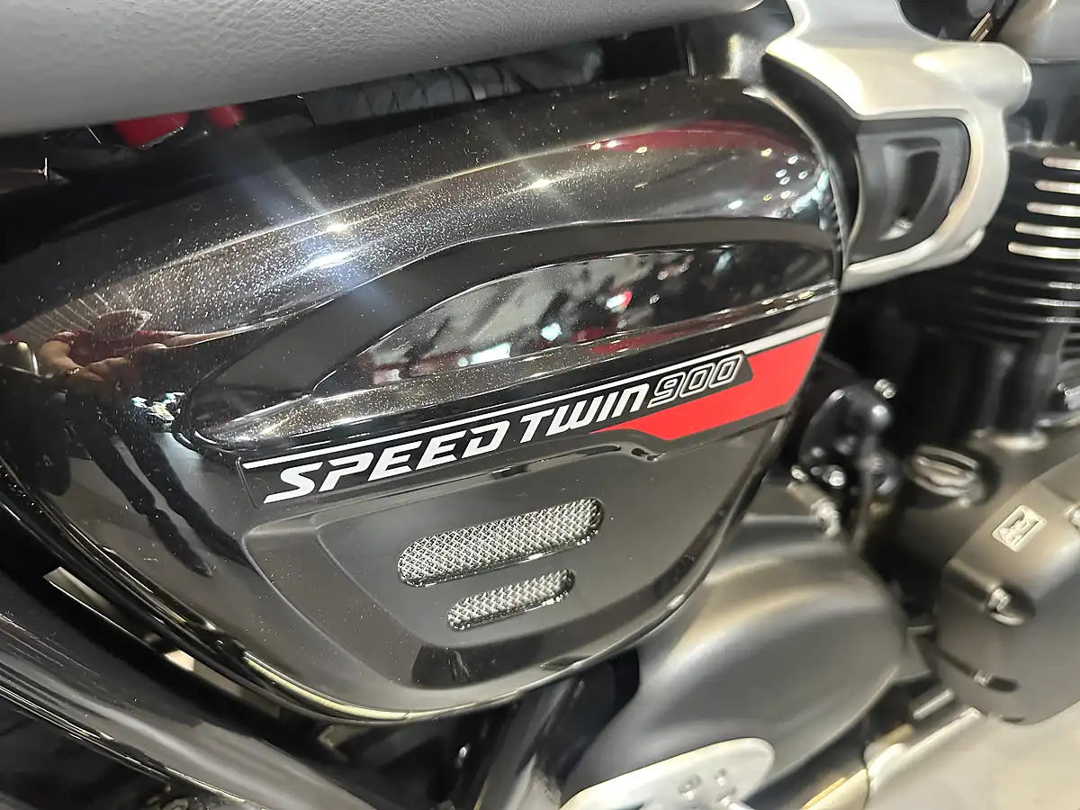 Used 2024 Triumph Speed Twin 900 Classic Red - Interior and Exterior details 11