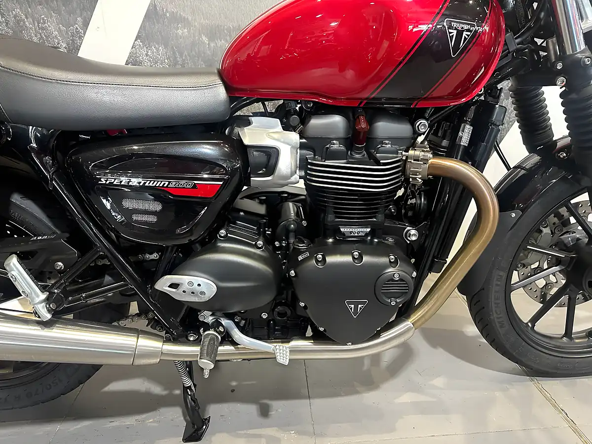 Used 2024 Triumph Speed Twin 900 Classic Red - Interior and Exterior details 13