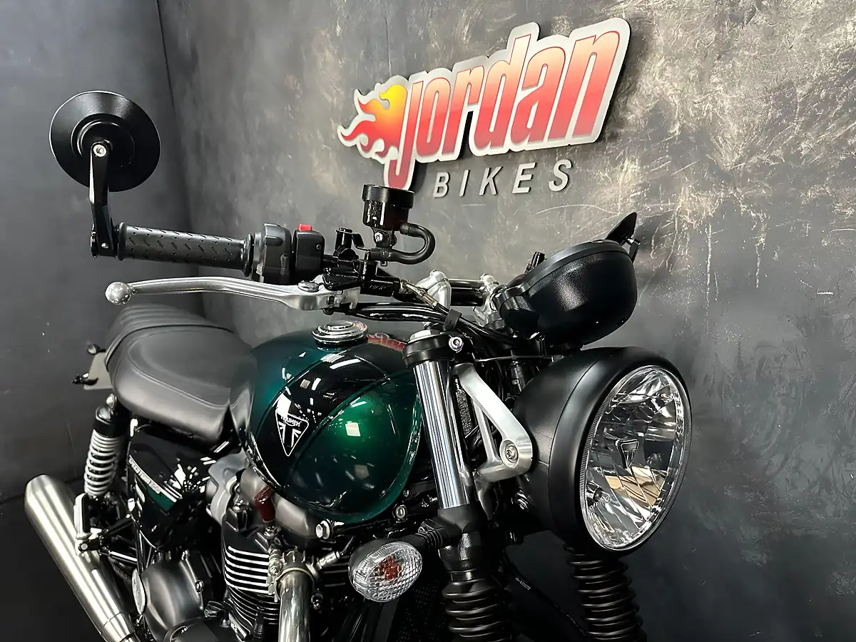 Used 2024 Triumph Speed Twin 900 Green - Interior and Exterior details 10