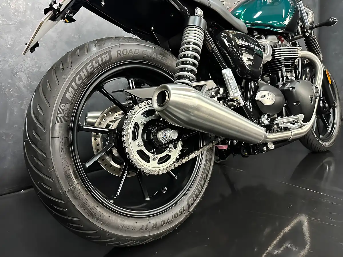 Used 2024 Triumph Speed Twin 900 Green - Interior and Exterior details 14