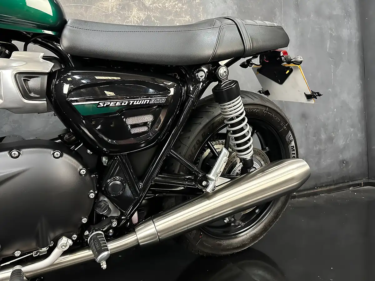 Used 2024 Triumph Speed Twin 900 Green - Interior and Exterior details 18