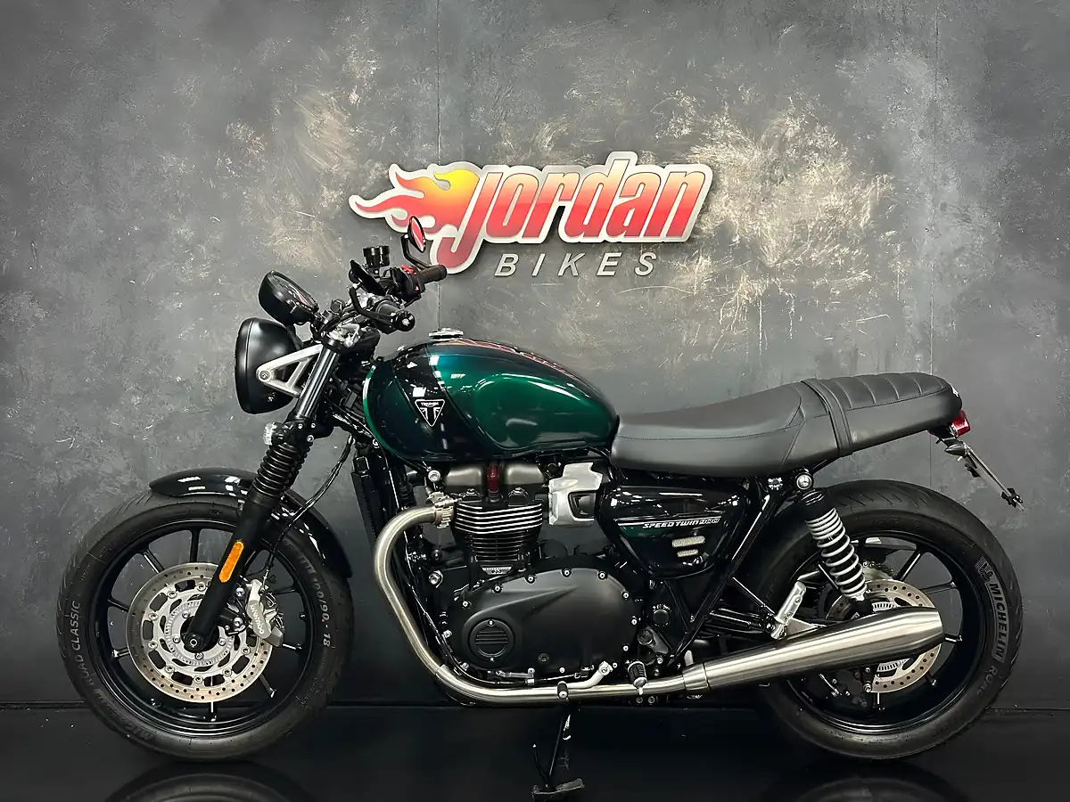 Used 2024 Triumph Speed Twin 900 Green - Interior and Exterior details 2