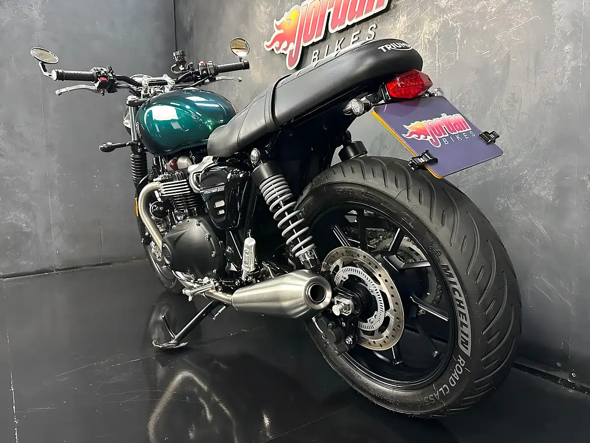 Used 2024 Triumph Speed Twin 900 Green - Interior and Exterior details 20