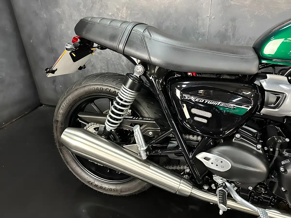 Used 2024 Triumph Speed Twin 900 Green - Interior and Exterior details 7