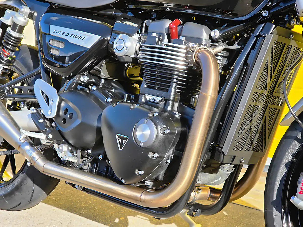 Used 2024 Triumph Speed Twin Black - Interior and Exterior details 12