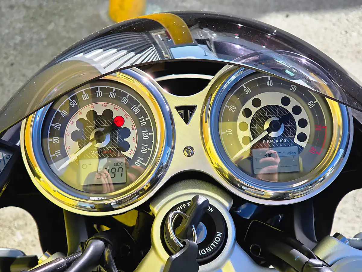Used 2024 Triumph Speed Twin Black - Interior and Exterior details 14