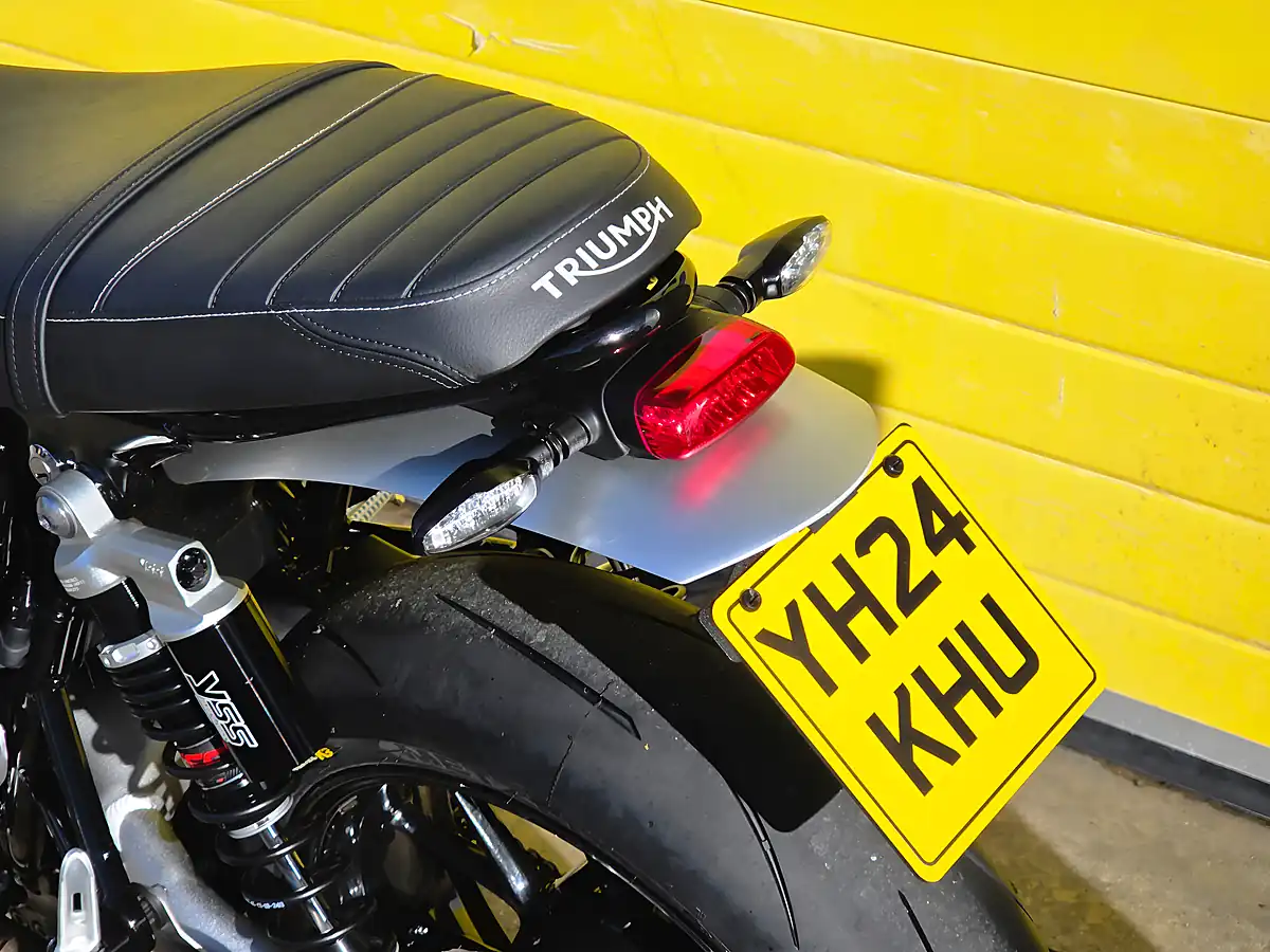 Used 2024 Triumph Speed Twin Black - Interior and Exterior details 18