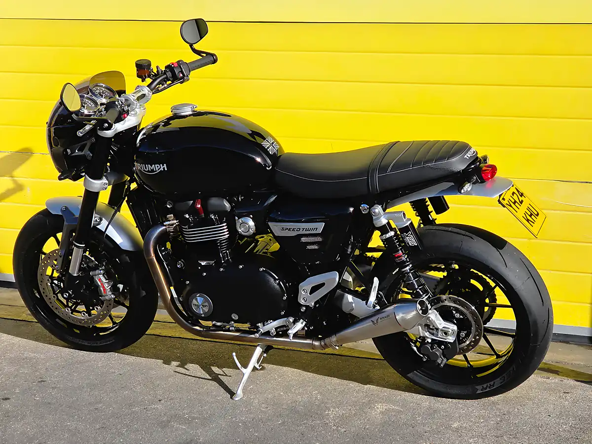 Used 2024 Triumph Speed Twin Black - Interior and Exterior details 6