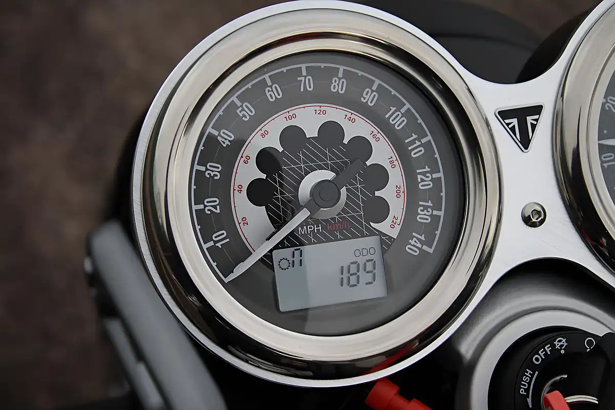 Used 2024 Triumph Speed Twin Classic Grey - Interior and Exterior details 11