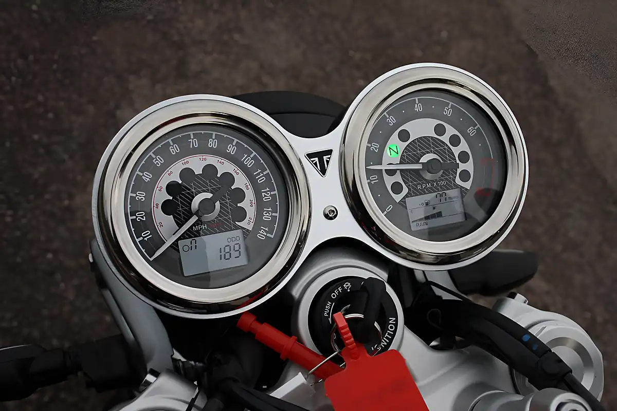 Used 2024 Triumph Speed Twin Classic Grey - Interior and Exterior details 12