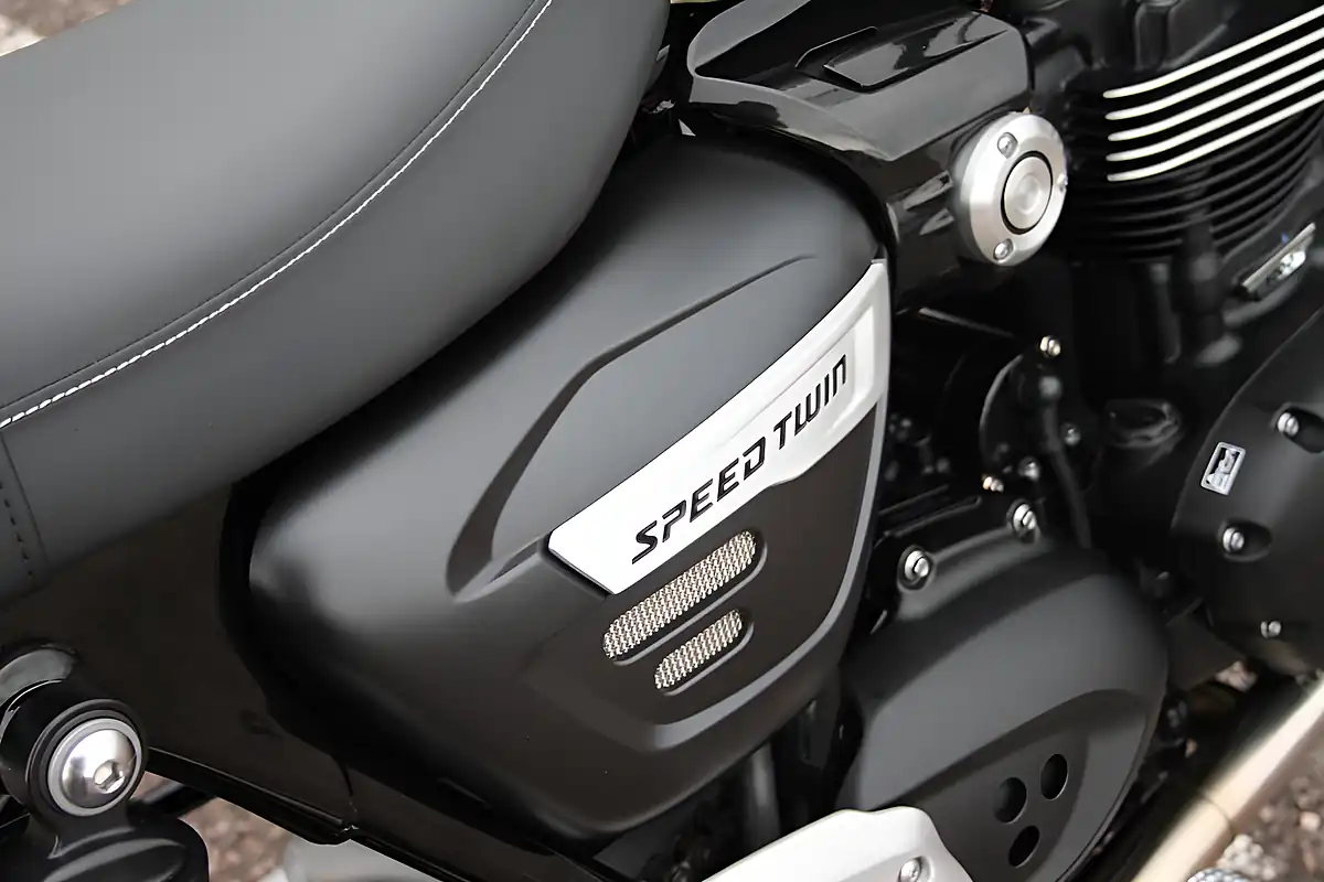Used 2024 Triumph Speed Twin Classic Grey - Interior and Exterior details 15