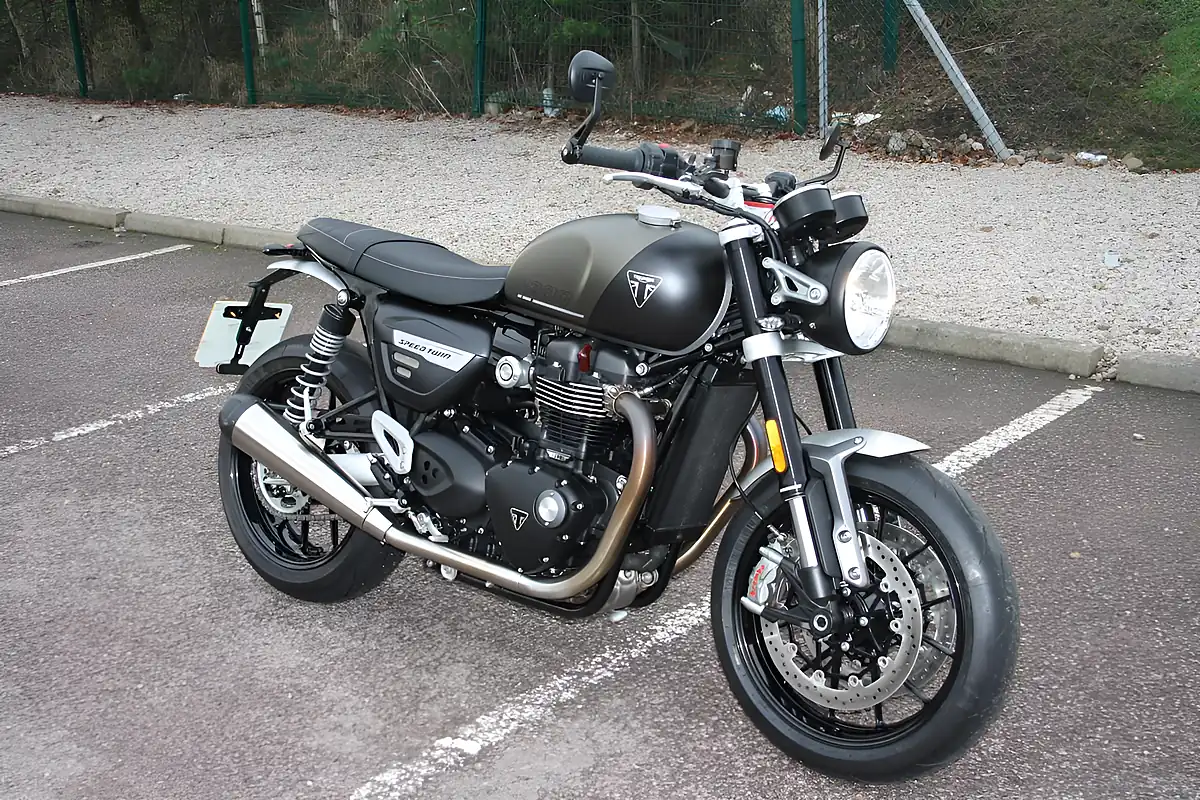 Used 2024 Triumph Speed Twin Classic Grey - Interior and Exterior details 4