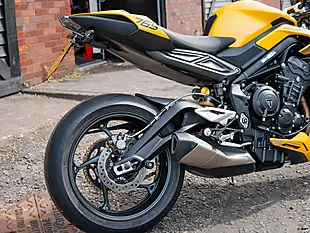 Used 2024 Triumph Street Triple 765 RS Cosmic Yellow - Interior and Exterior details 13