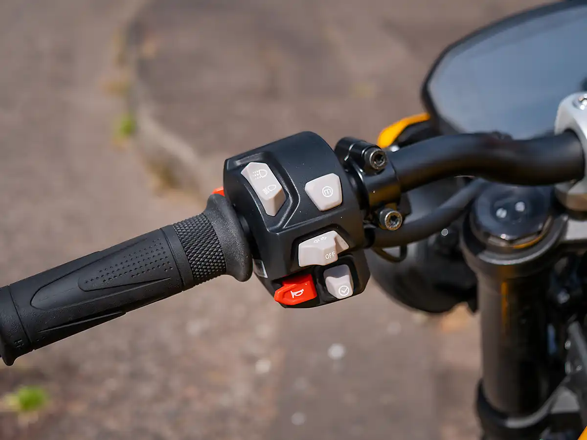 Used 2024 Triumph Street Triple 765 RS Cosmic Yellow - Interior and Exterior details 19