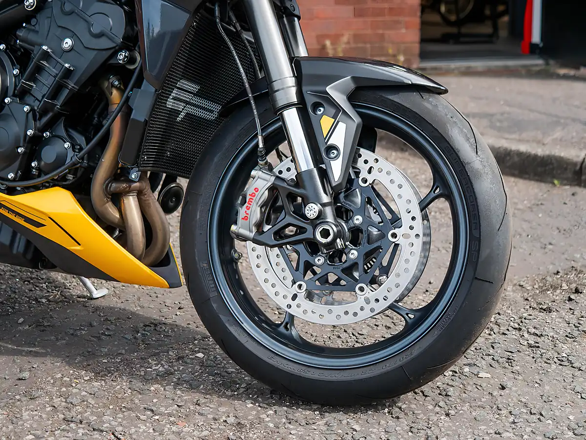Used 2024 Triumph Street Triple 765 RS Cosmic Yellow - Interior and Exterior details 4