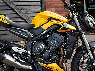 Used 2024 Triumph Street Triple 765 RS Cosmic Yellow - Interior and Exterior details 8