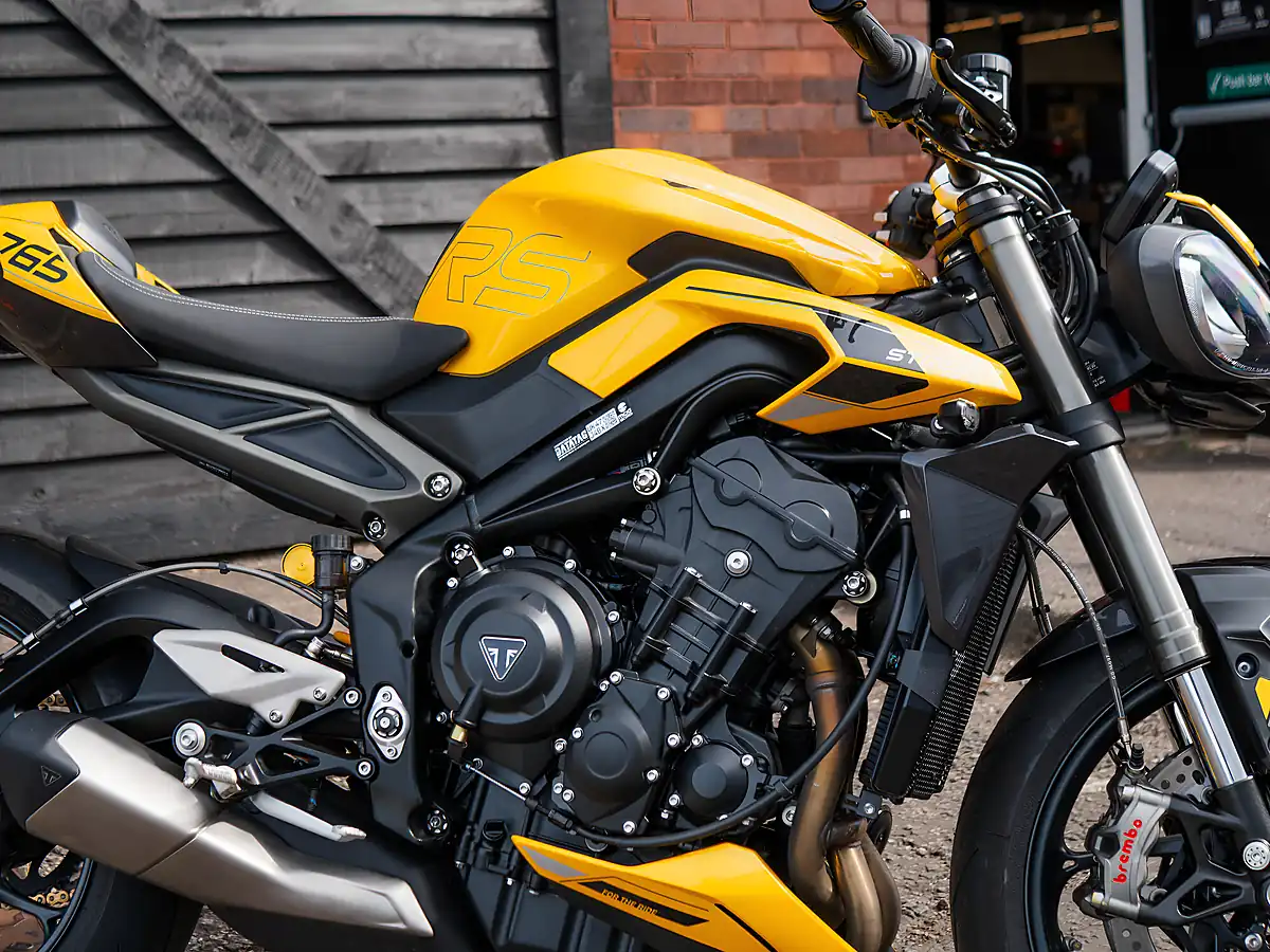 Used 2024 Triumph Street Triple 765 RS Cosmic Yellow - Interior and Exterior details 8