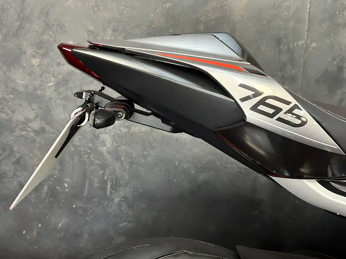 Used 2024 Triumph Street Triple 765 RS Silver - Interior and Exterior details 19