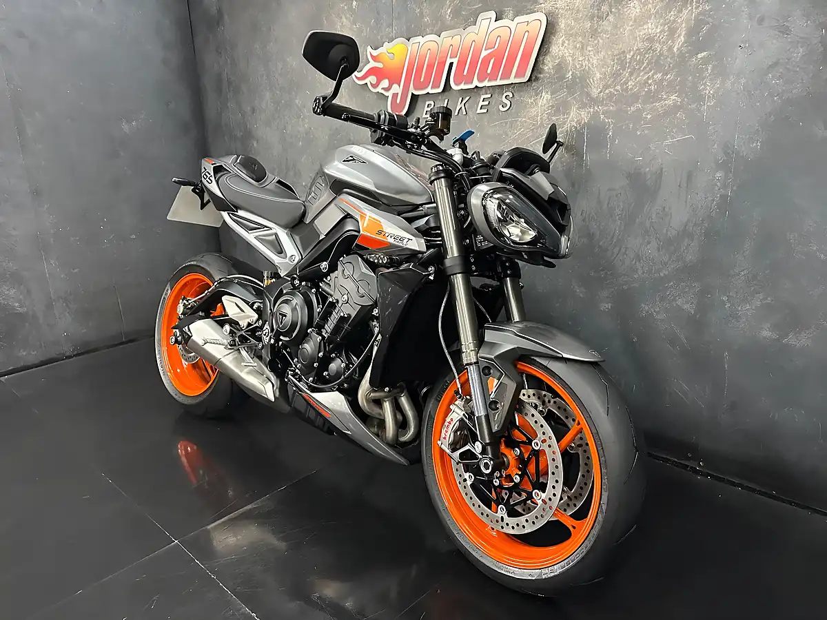 Used 2024 Triumph Street Triple 765 RS Silver - Interior and Exterior details 4